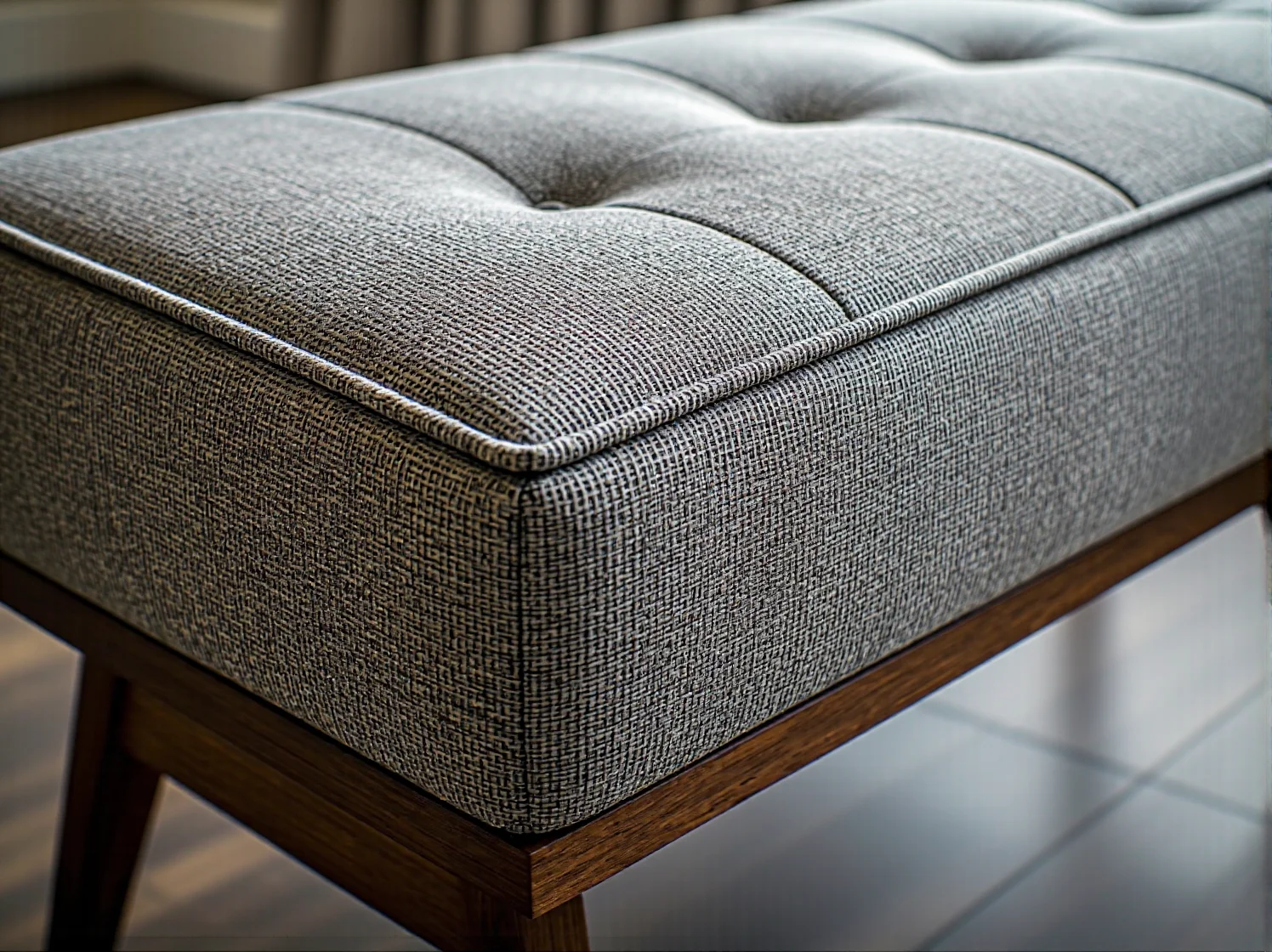 Wielowarstwowa budowa łóżka kontynentalnego: materac bazowy, kieszeniowy i wygodny topper.