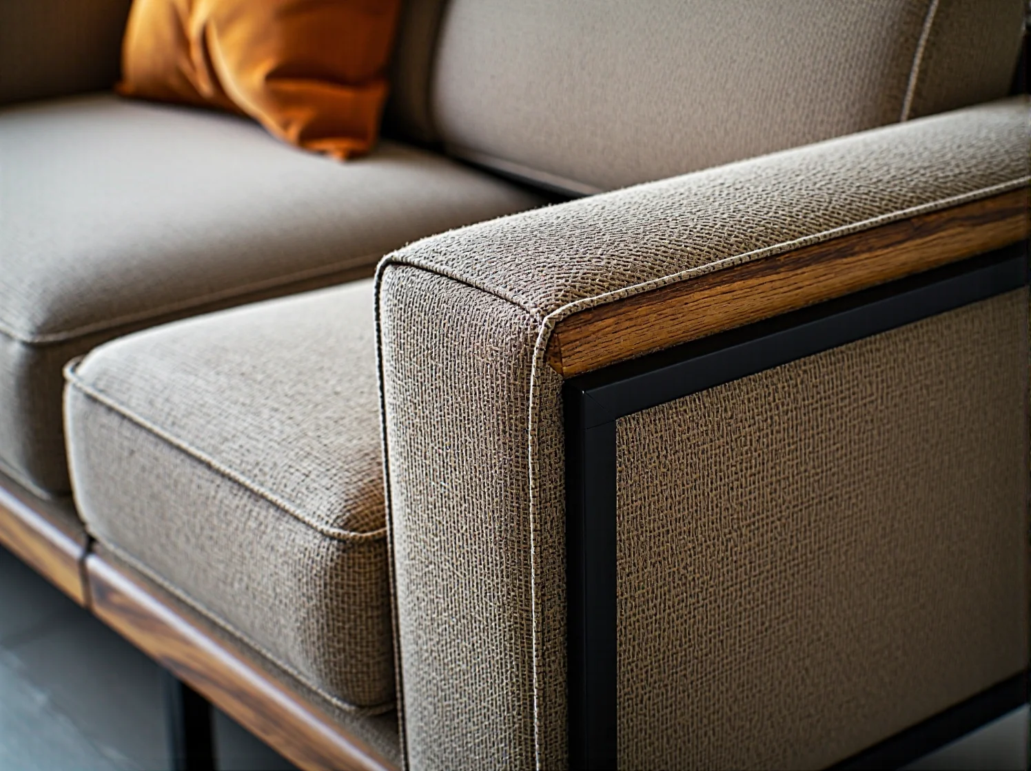 Kompaktowa kanapa z pojemnikiem na pościel oszczędzająca miejsce