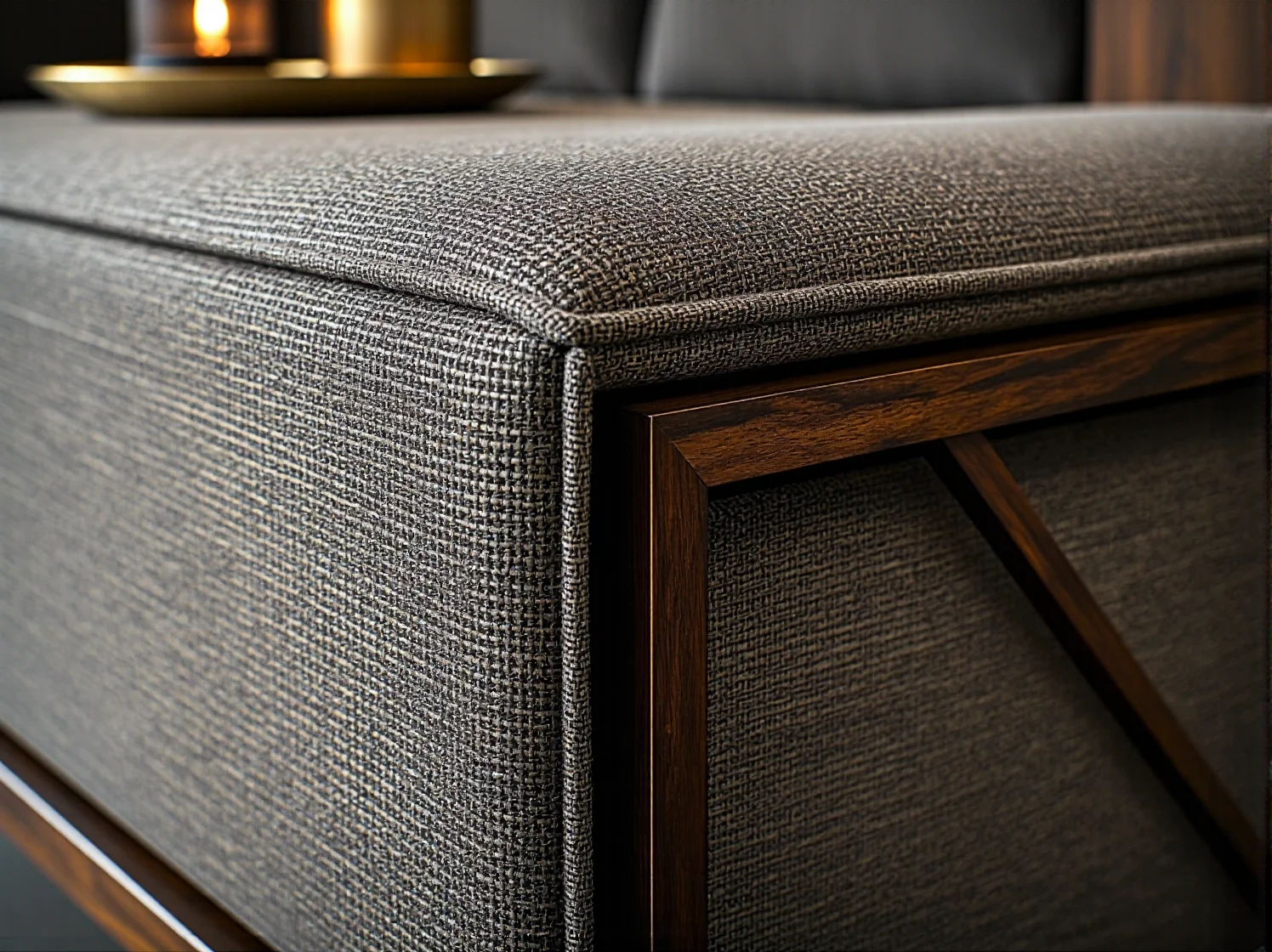 Malowanie starych krzeseł ogrodowych na złoty kolor glamour