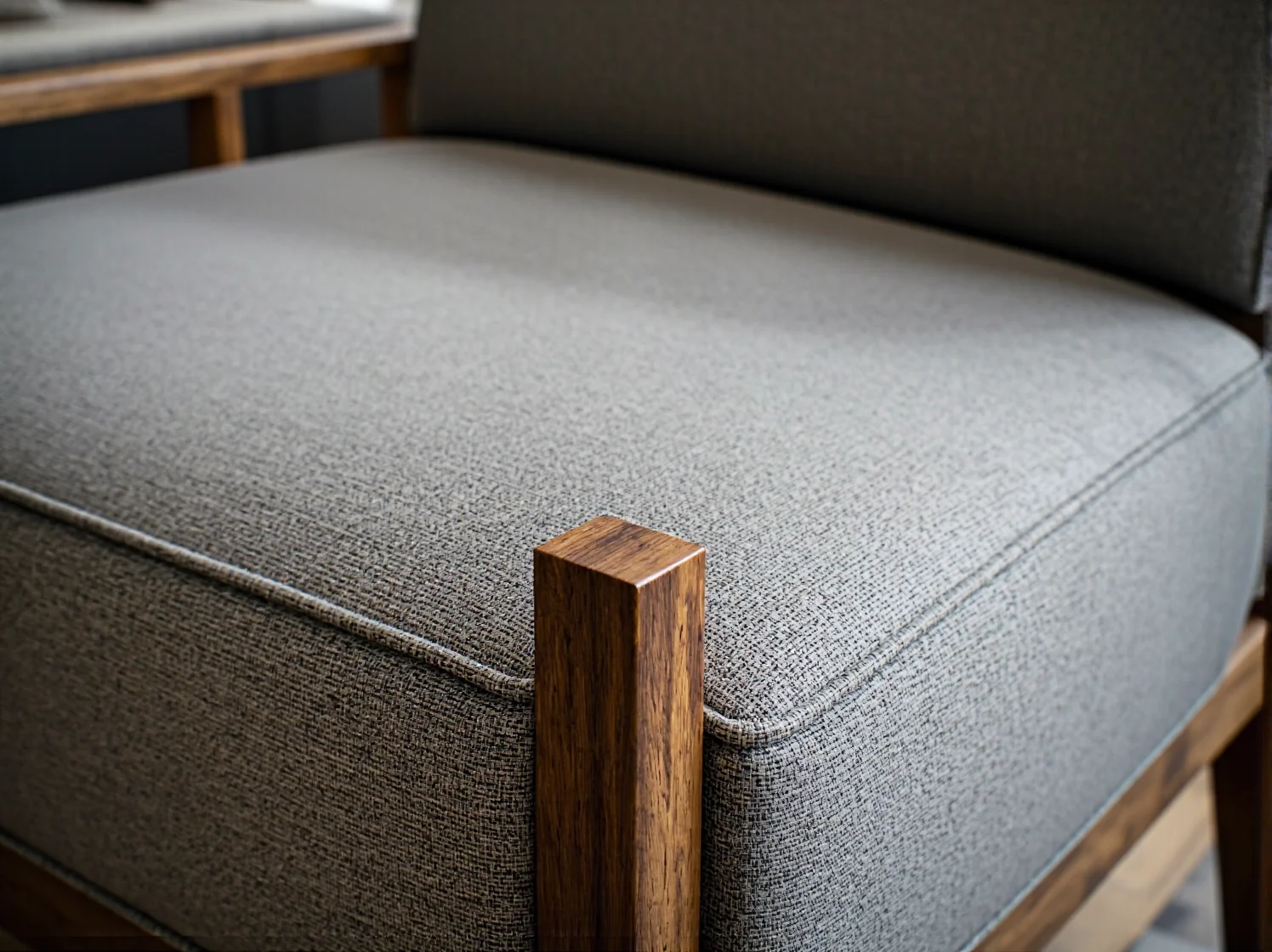 Trik na optyczne powiększenie małej jadalni jasnymi kolorami