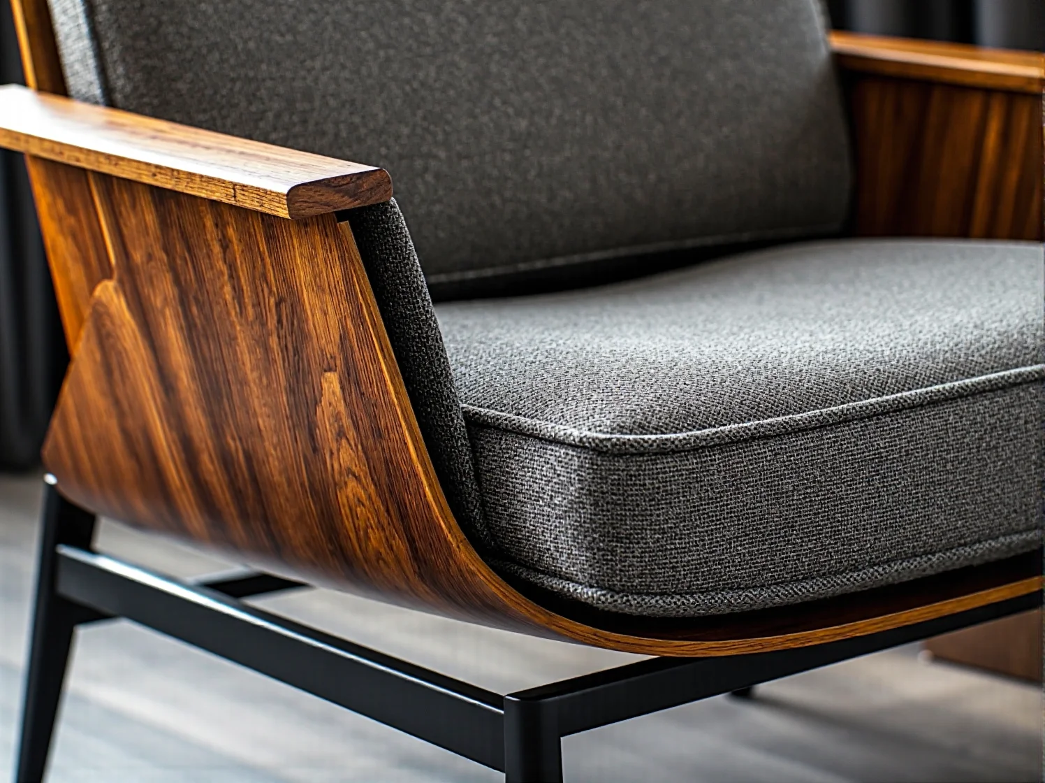 Praktyczny stół jadalniany z otwartymi półkami na naczynia i dekoracje.