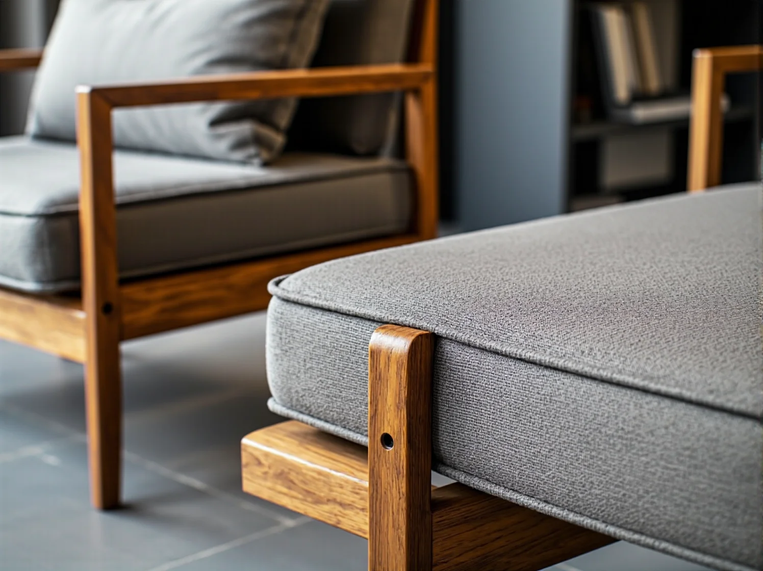 Przytulny kącik wypoczynkowy z meblami na balkon w bloku